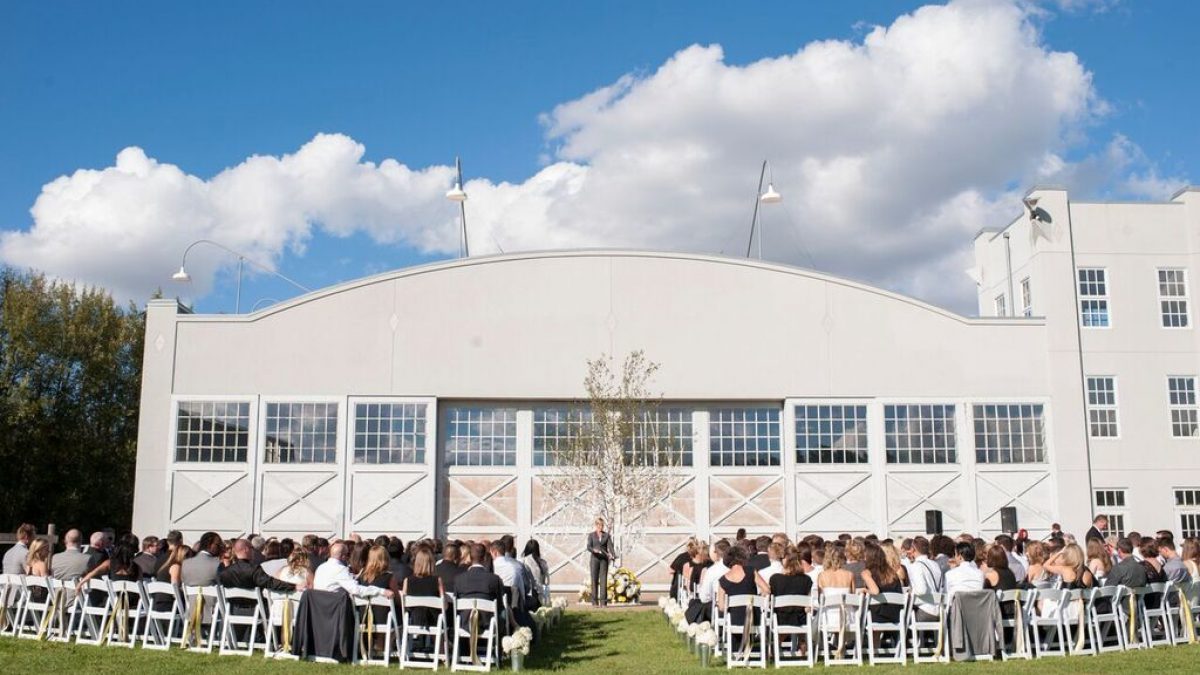 Outdoor Wedding Venues Edmonton - Season love