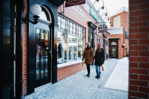 Two women shop on Highstreet in the winter.